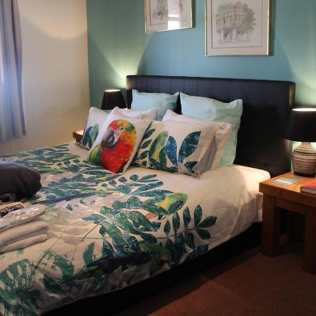 Queen Of The Murchison Guest House & Cafe Cue Экстерьер фото