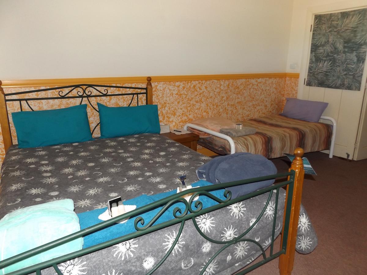 Queen Of The Murchison Guest House & Cafe Cue Экстерьер фото